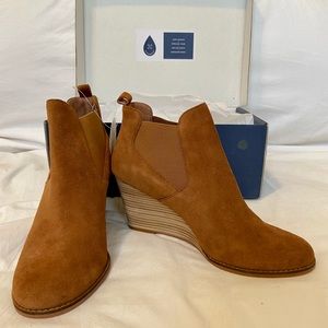 NWT Caslon Water-resistant Suede Wedges